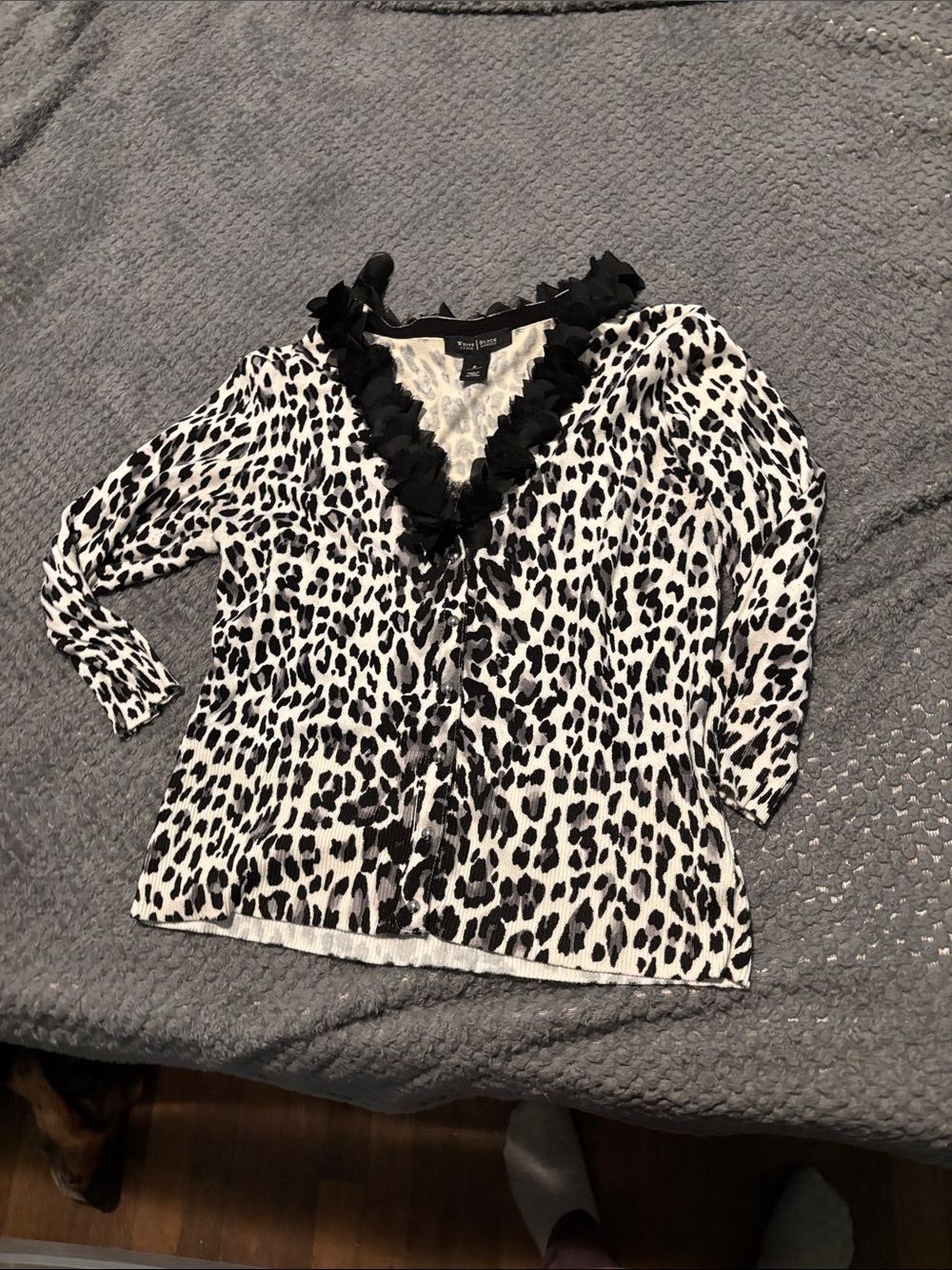 Womens size S White House Karen Scott Black & White Leopard Ruffle V-Neck Blouse